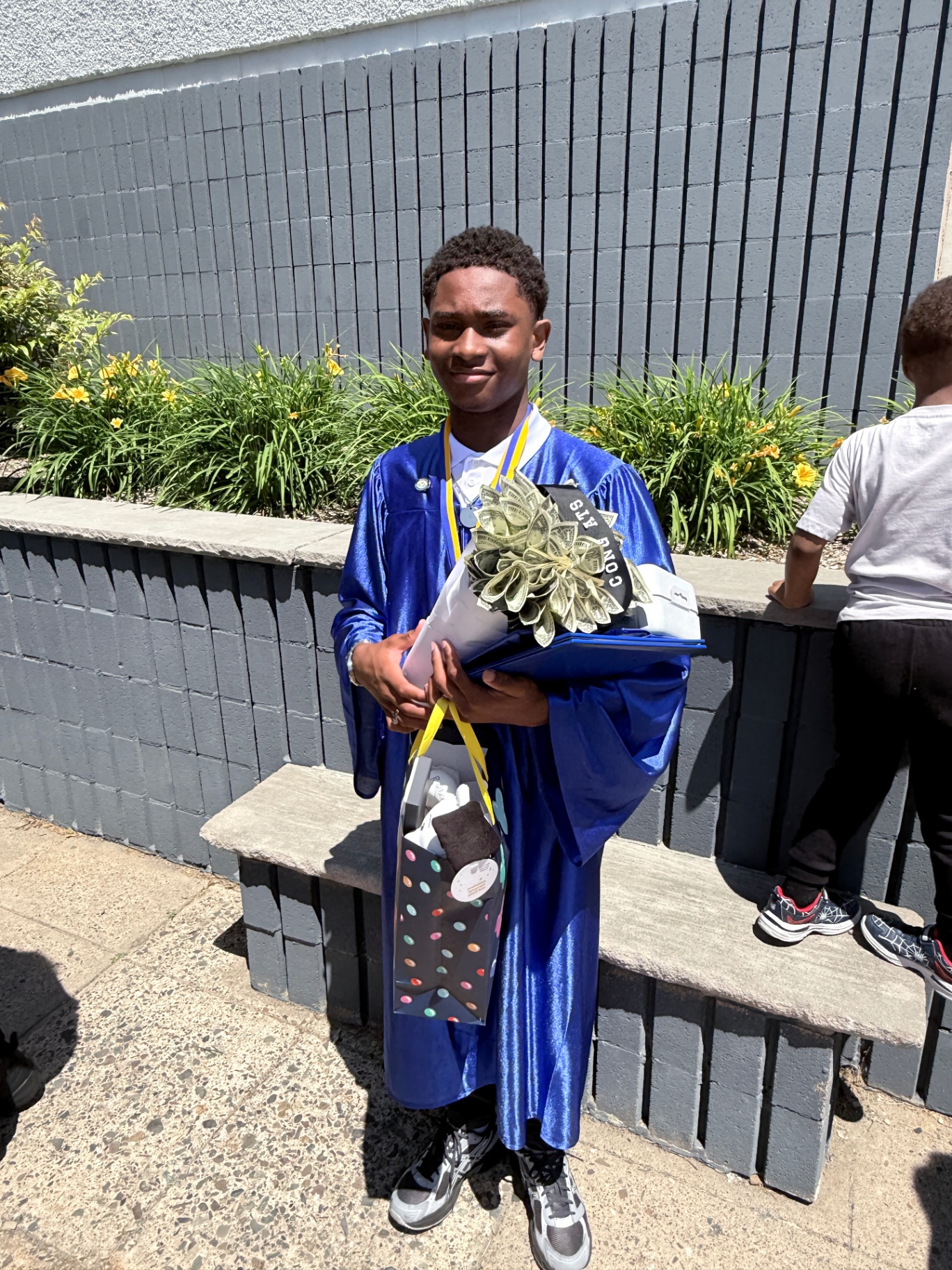 Zadon proudly showing his money bouquet